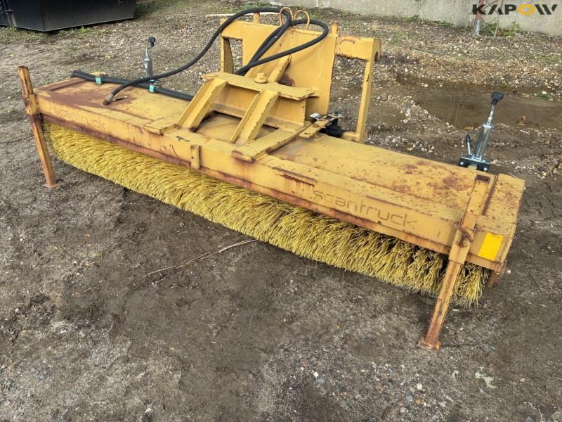 Scantruck hydraulic broom for Hydrema front hitch 1