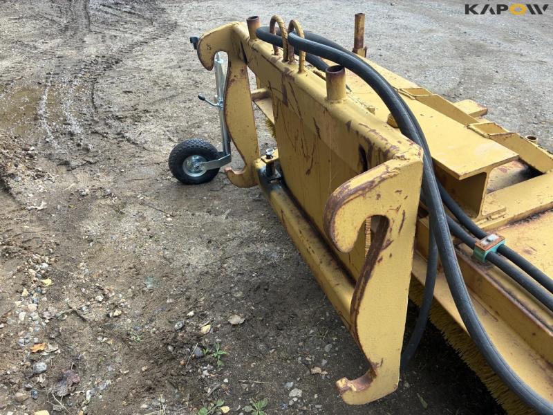 Scantruck hydraulic broom for Hydrema front hitch 25