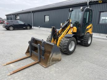 Schäffer 2445 skid steer loader