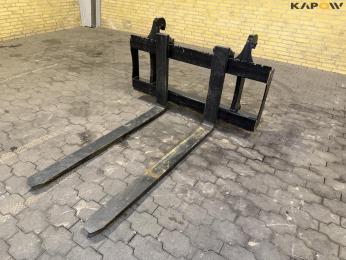 SE Pallet forks with Volvo Hitch
