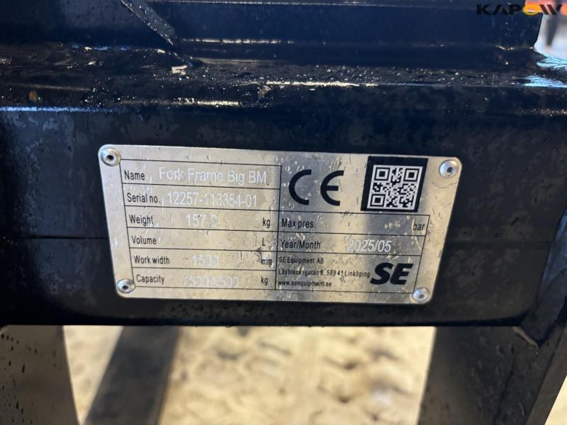 SE pallet forks with Volvo hitch 11