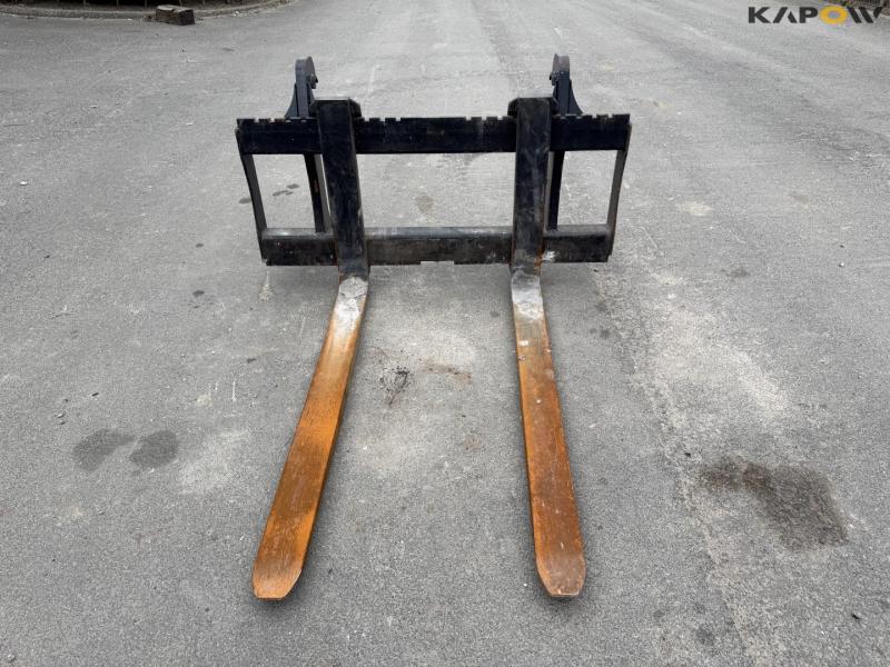 SE pallet forks with Volvo hitch 2