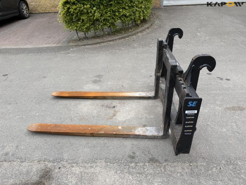 SE pallet forks with Volvo hitch 8