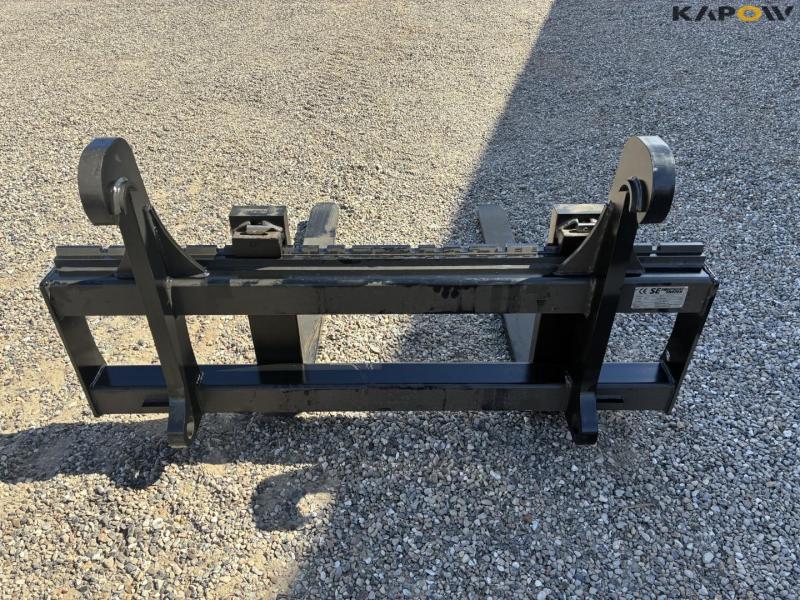 SE pallet forks with Volvo hitch 6