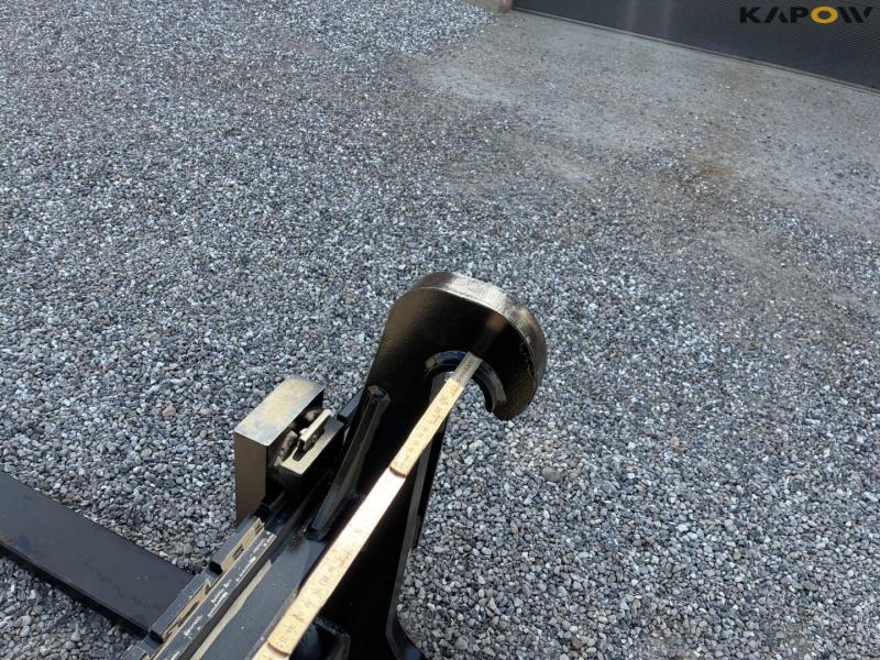 SE pallet forks with Volvo hitch 10
