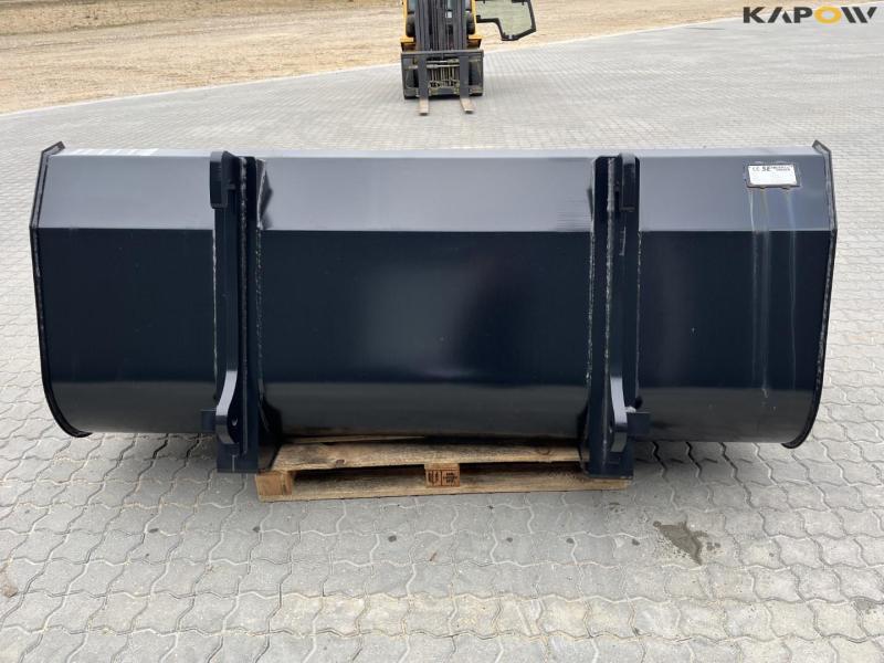 SE bucket with JCB hitch - New 6