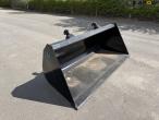 SE bucket with Volvo hitch 3