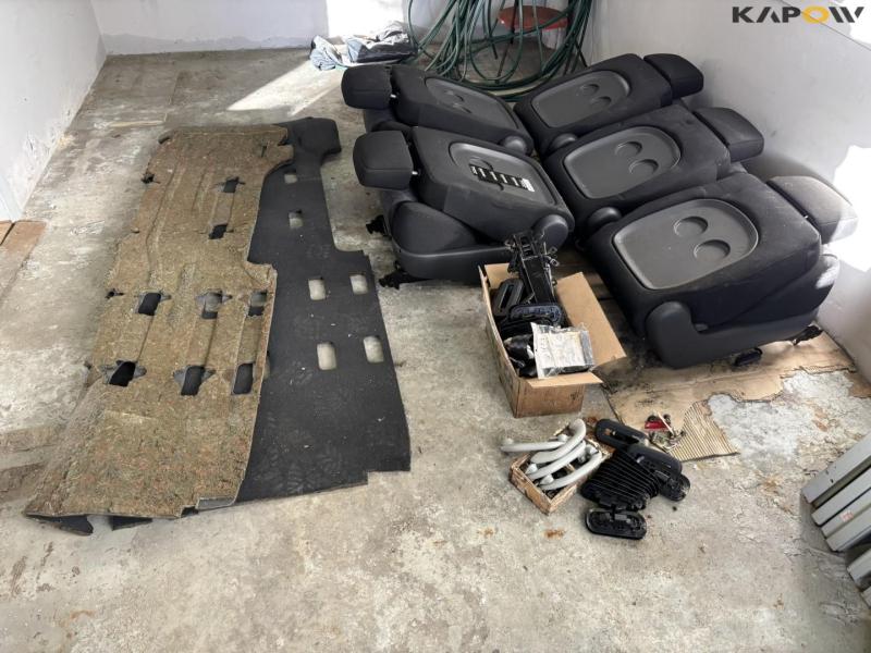 Seat Alhambra seats 3