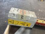 Side knife with electric motor 15