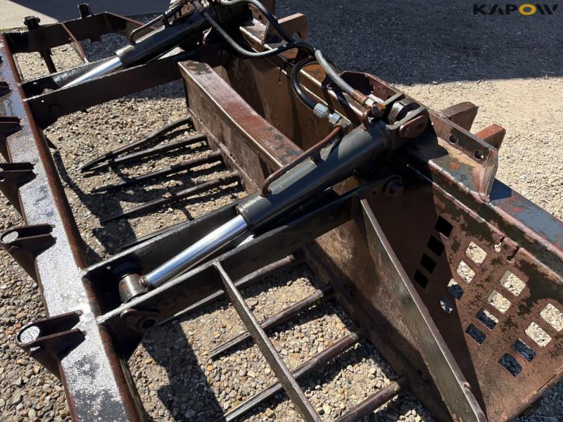 Silo claw with Hydrema hitch 10