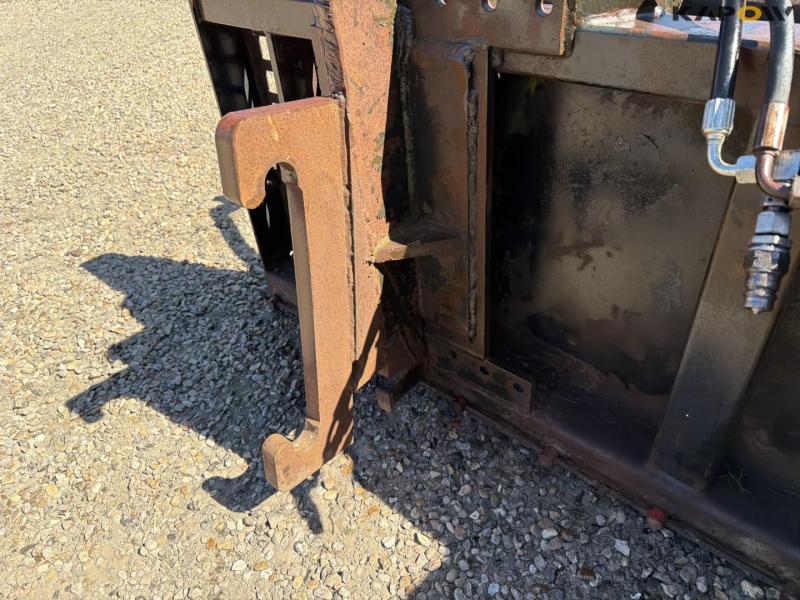 Silo claw with Hydrema hitch 17