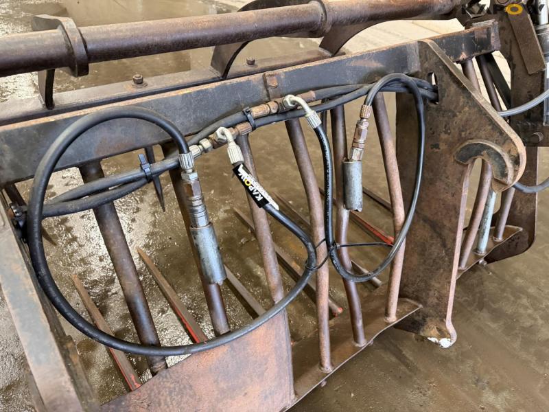 Silo grab with Volvo hitch 11