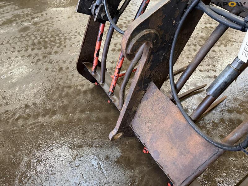 Silo grab with Volvo hitch 14