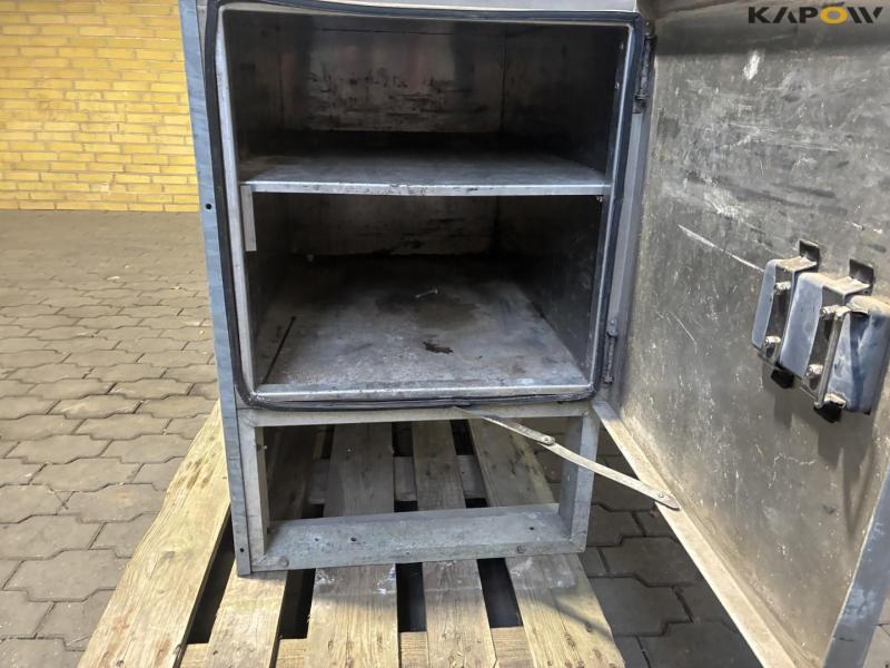 Vehicle-mounted cabinet 10