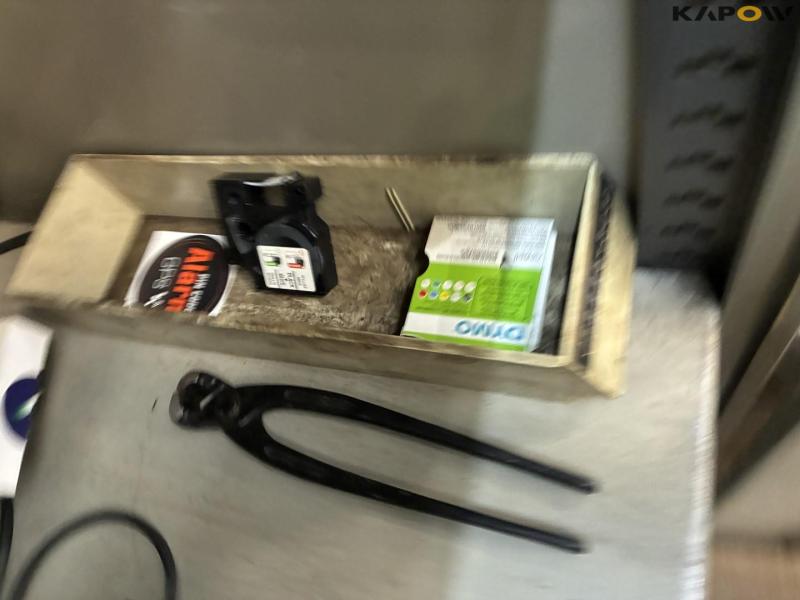 Cabinets with content 11