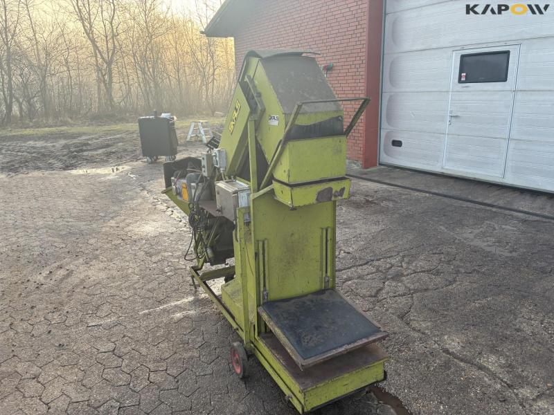 Skals AM bag filler with scale 6