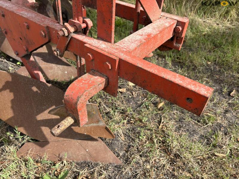 Skjold Eminent 3 furrow plough 11