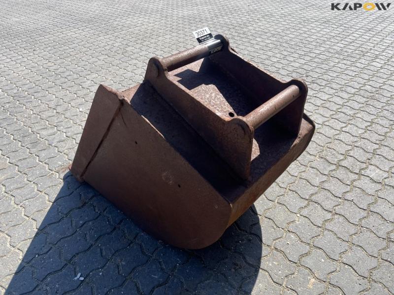 Excavator bucket 60 with Hydrema hitch 7