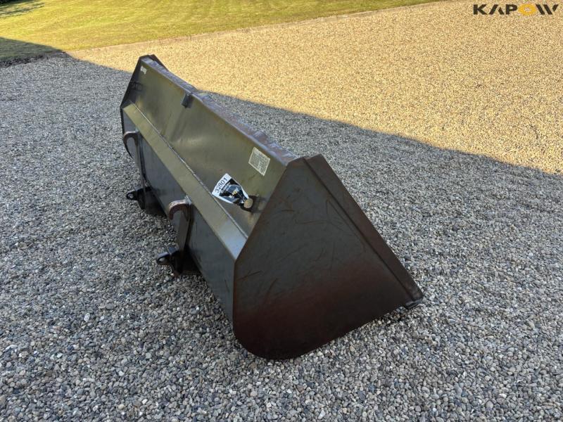 Bucket with Euro hitch 5