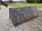 Bucket with Euro hitch 7