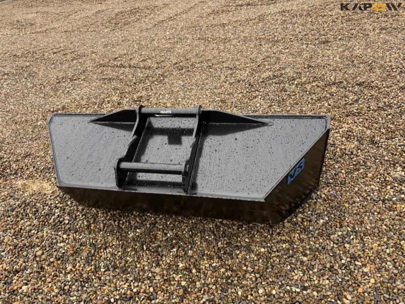 Bucket with Hydrema hitch 6