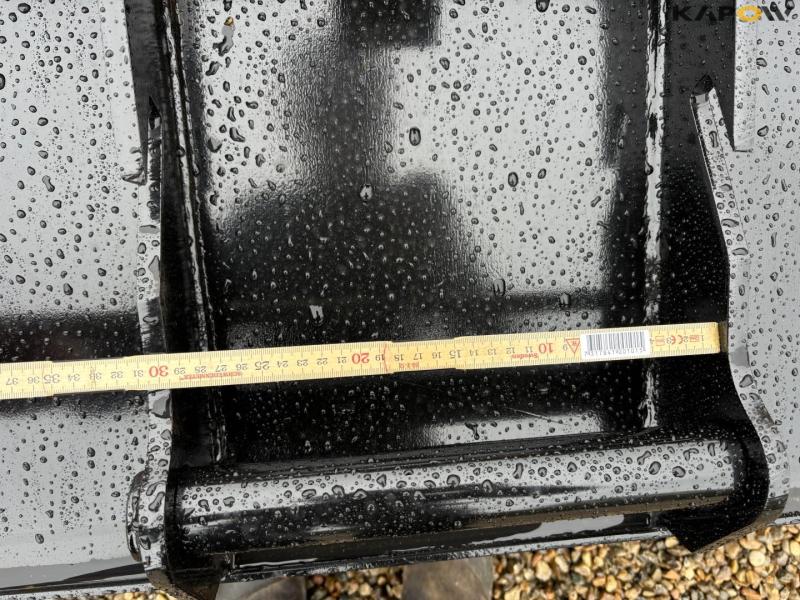 Bucket with Hydrema hitch 10