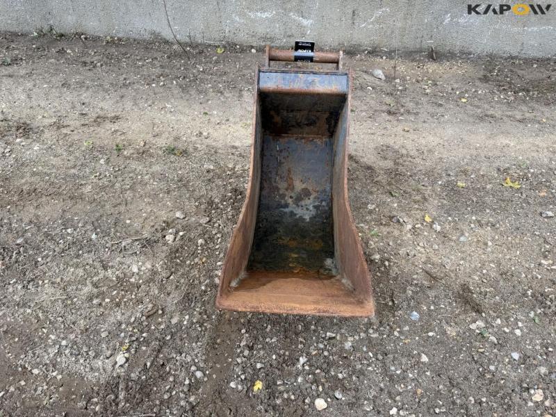 Bucket with Hydrema hitch 2