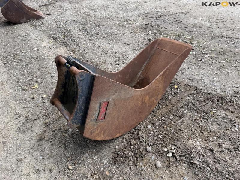 Bucket with Hydrema hitch 5