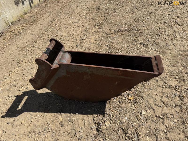 Bucket with Hydrema hitch 4