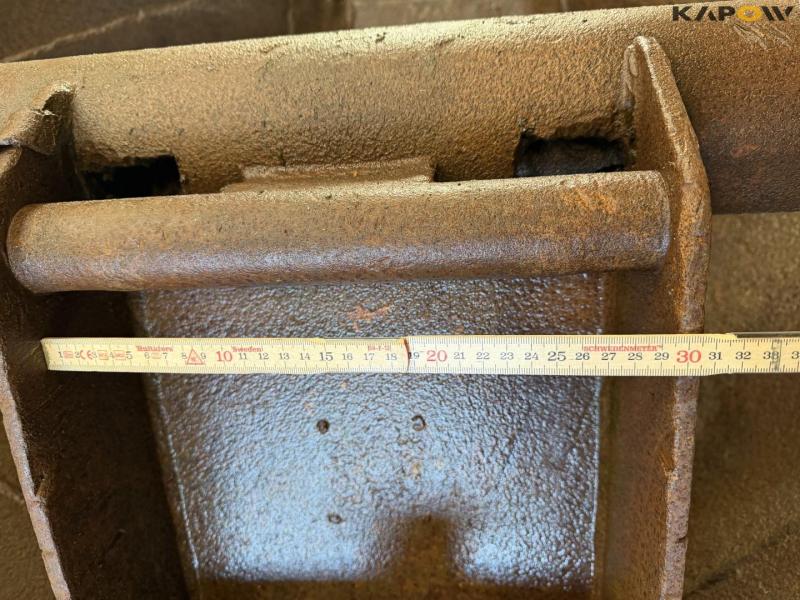 Bucket with Hydrema hitch 9