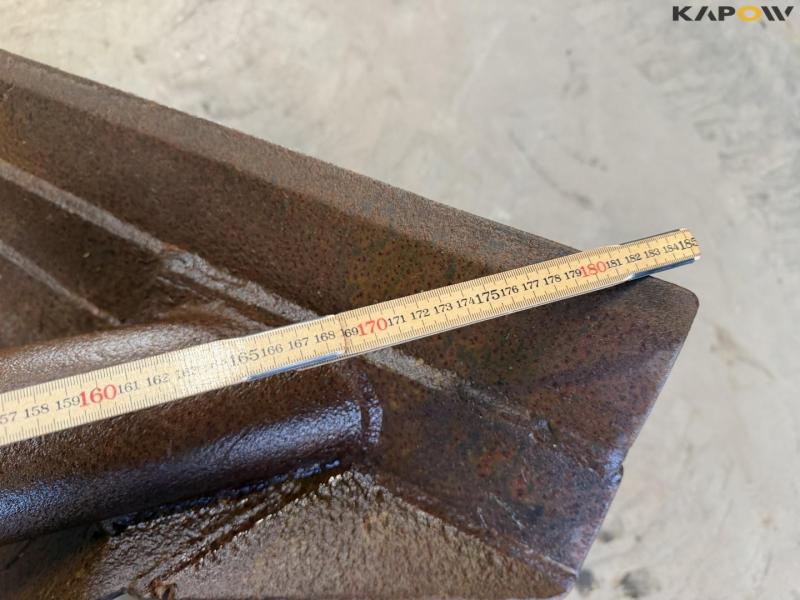 Bucket with Hydrema hitch 10