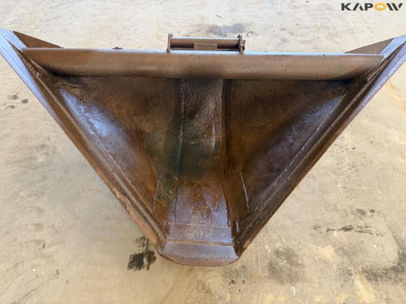 Bucket with Hydrema hitch 12