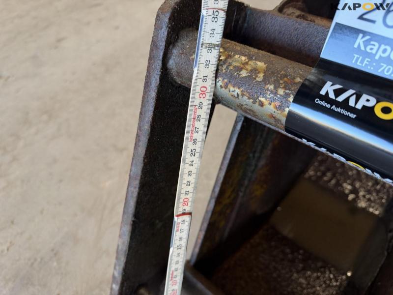 Bucket with Hydrema hitch 8