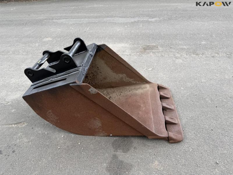 Bucket with Hydrema hitch 4