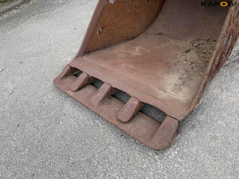 Bucket with Hydrema hitch 10