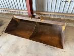 Bucket with Hydrema hitch 1