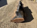Bucket with Manitou hitch 8