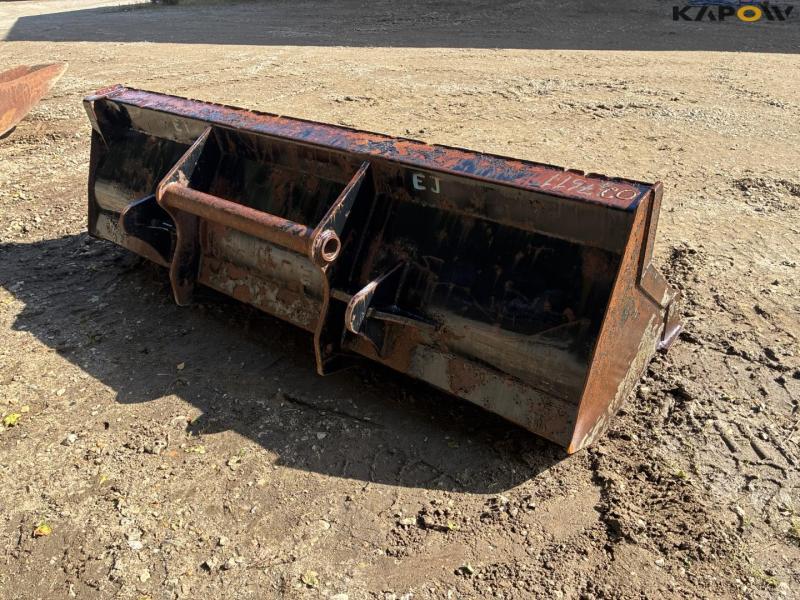 Bucket with Manitou hitch 4