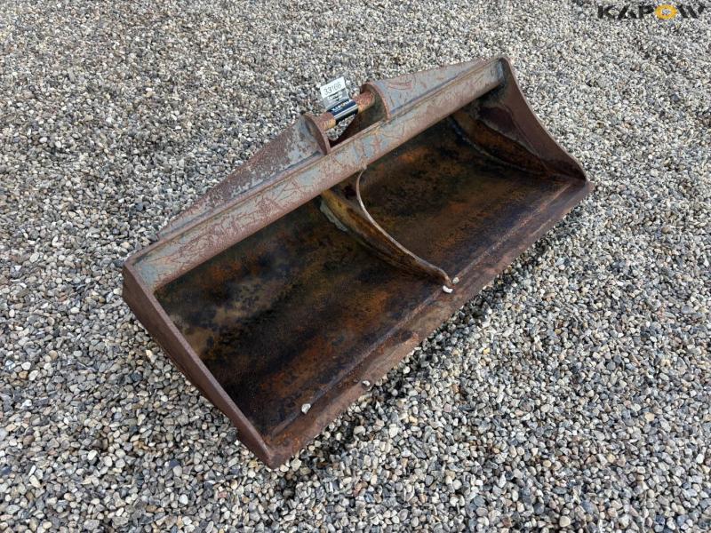 Shovel with s40 hitch 3