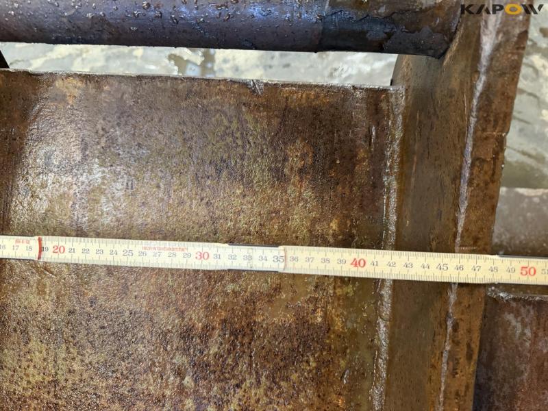 Bucket with S70 hitch 7