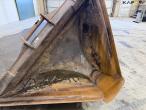 Bucket with S70 hitch 11