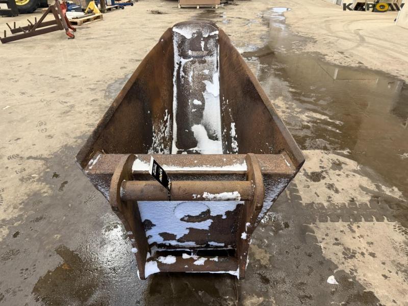Bucket with S70 hitch 6