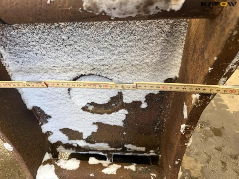 Bucket with S70 hitch 10