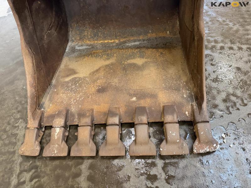 Bucket with S70 hitch 10