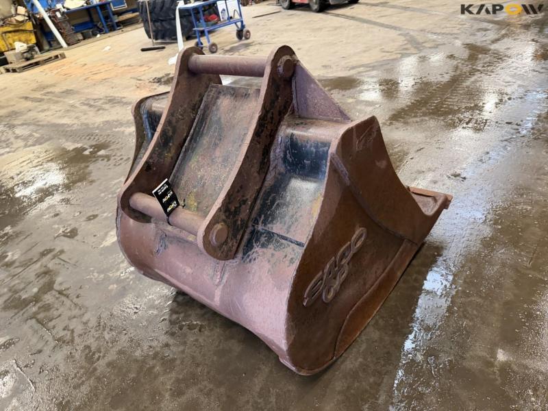 Bucket with S70 hitch 5