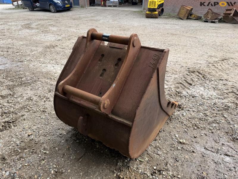 Bucket with S70 hitch 5