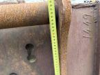 Bucket with S70 hitch 15