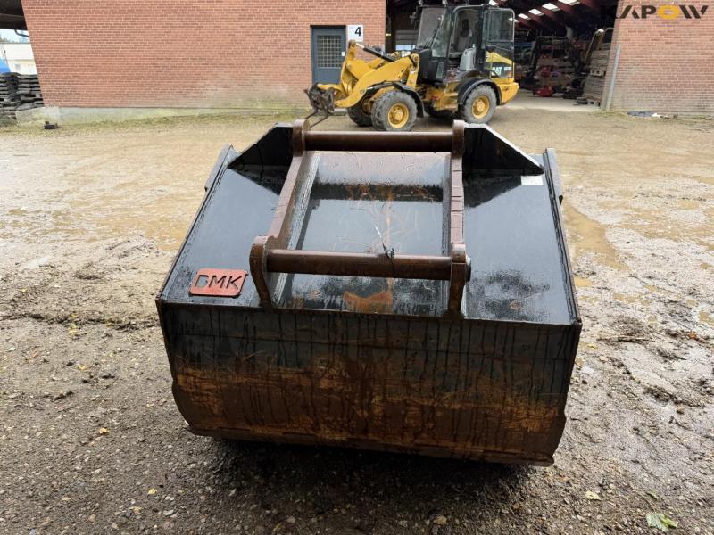 Bucket with S80 hitch 6