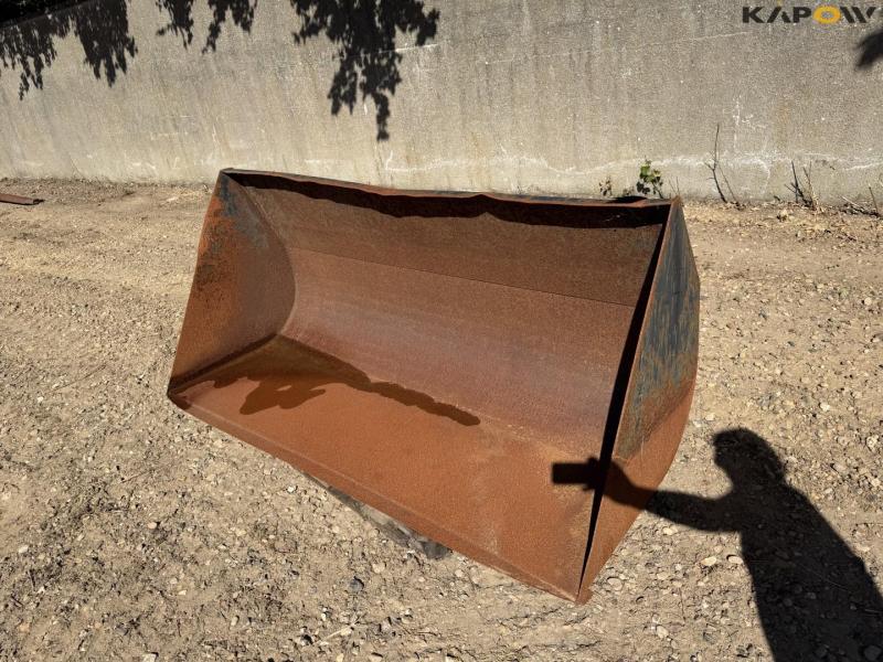 Bucket with SMS hitch 1