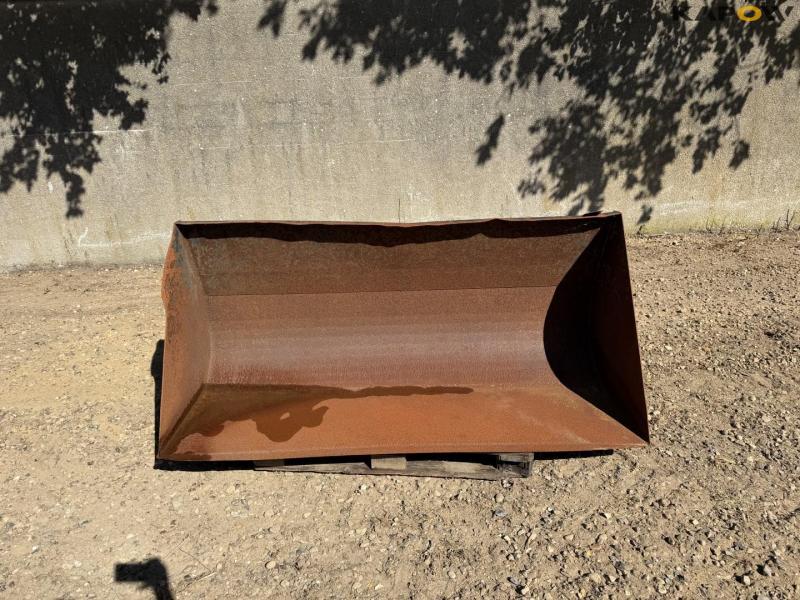 Bucket with SMS hitch 2
